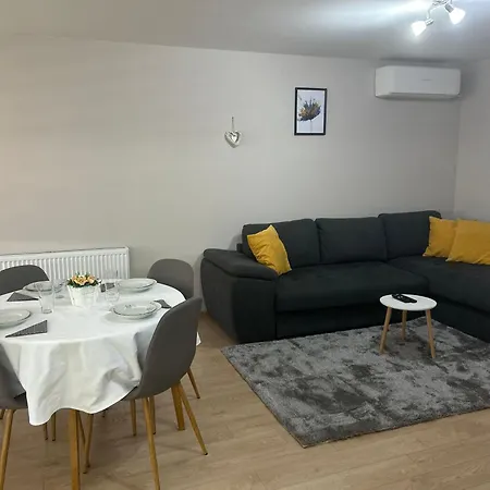 Apartment център 1 *